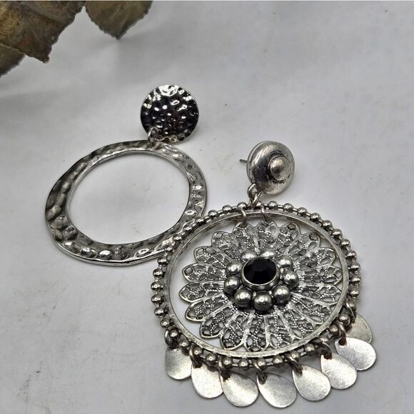 "5/"25" Mismatched Silvertone Madala Circle Tassel Silvertone Disc Earrings - Picture 3 of 9